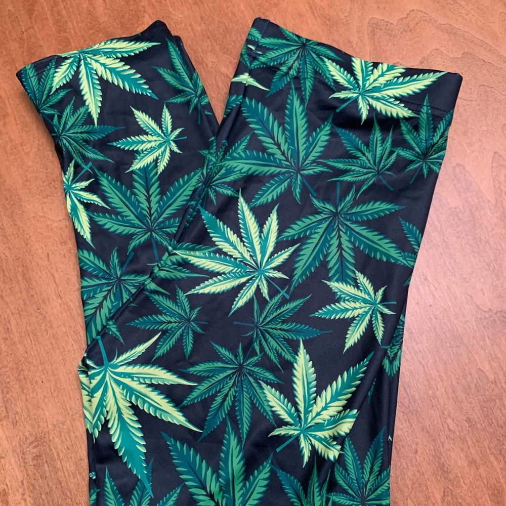 BlackMilk Weed Leggings